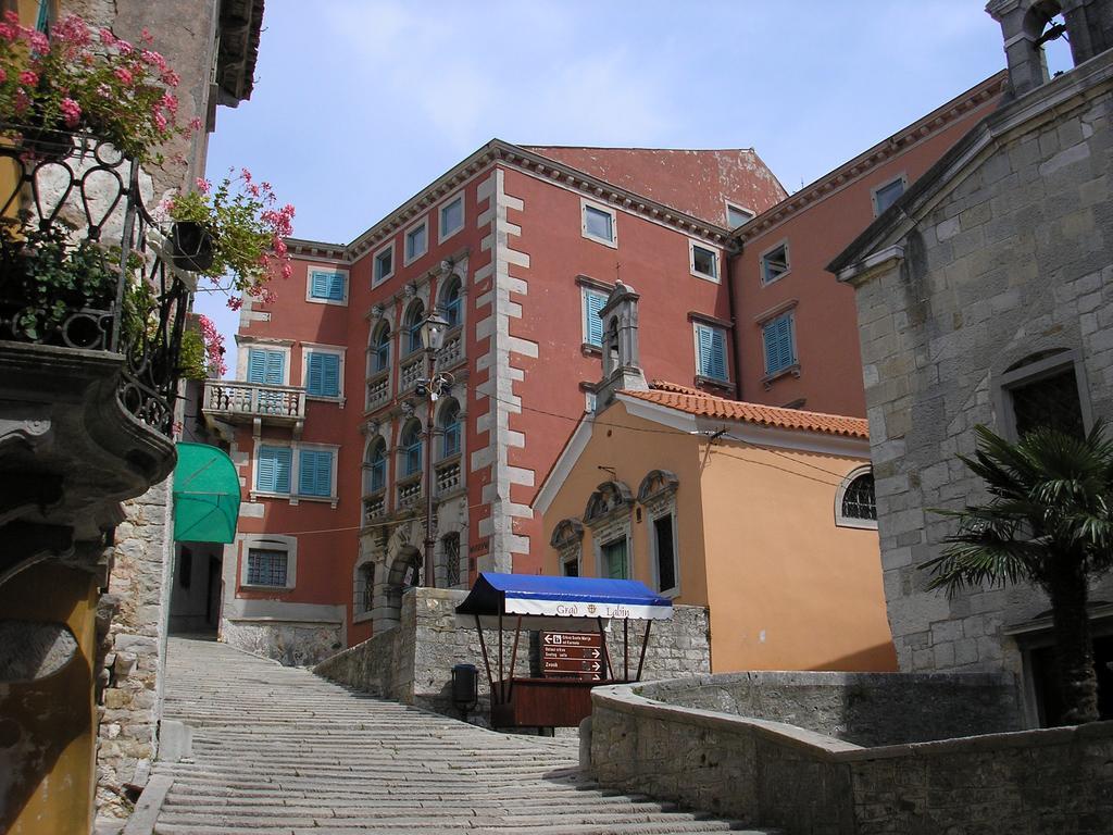 Apartments Sara Labin  Buitenkant foto